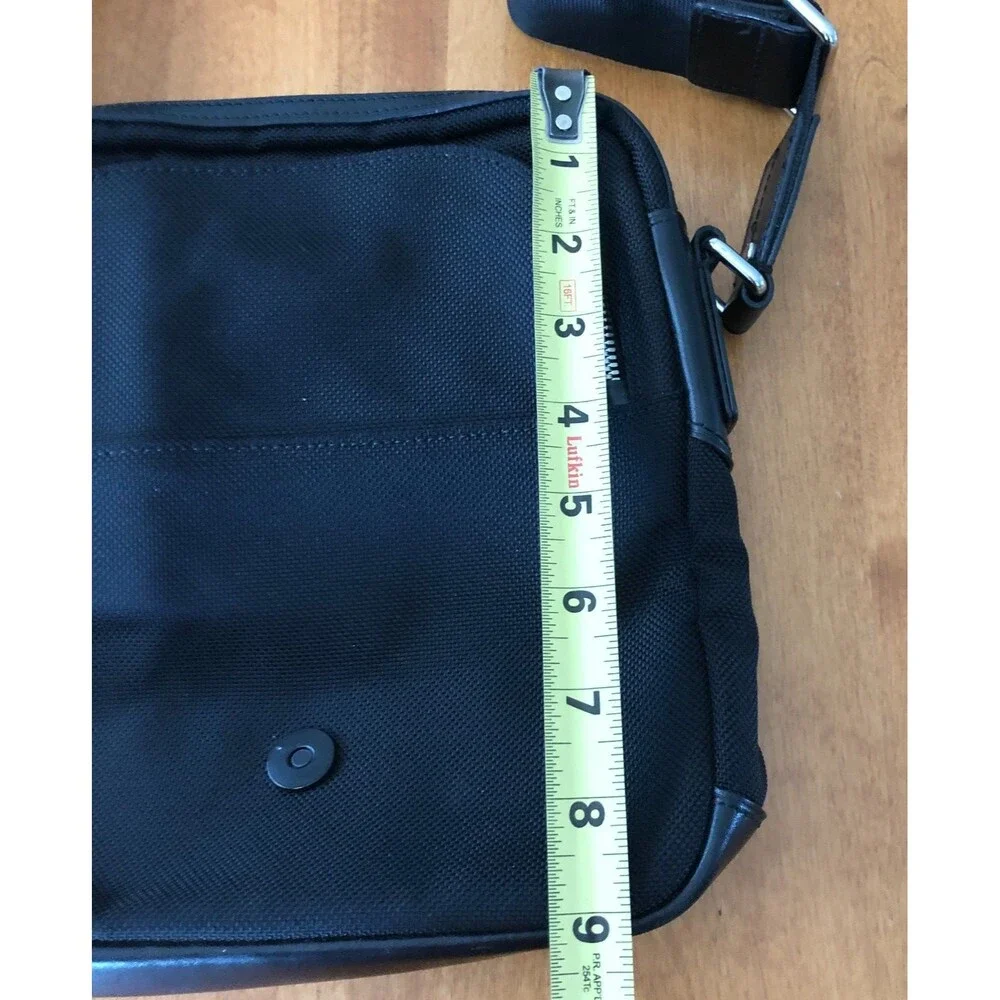 TUMI Crossbody Case Bag Purse Black Nylong Multi Compartment Pockets Adjustable